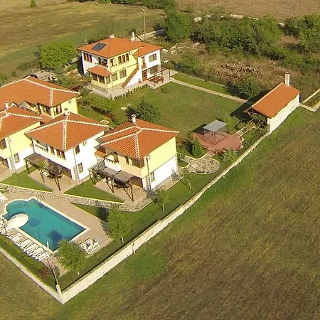 Aldeamento Turístico Nicodia Holiday Village 2*